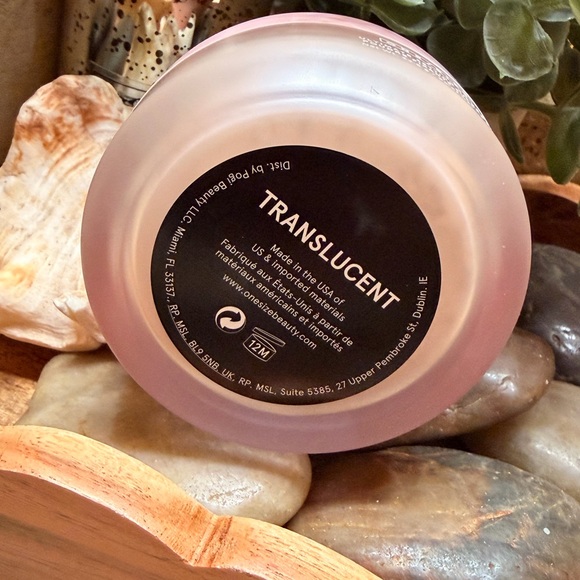 ONE/SIZE Pink Setting Powder - Picture 2 of 2